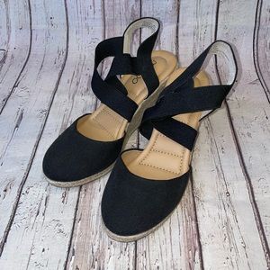 Me Too black wedges closed toe